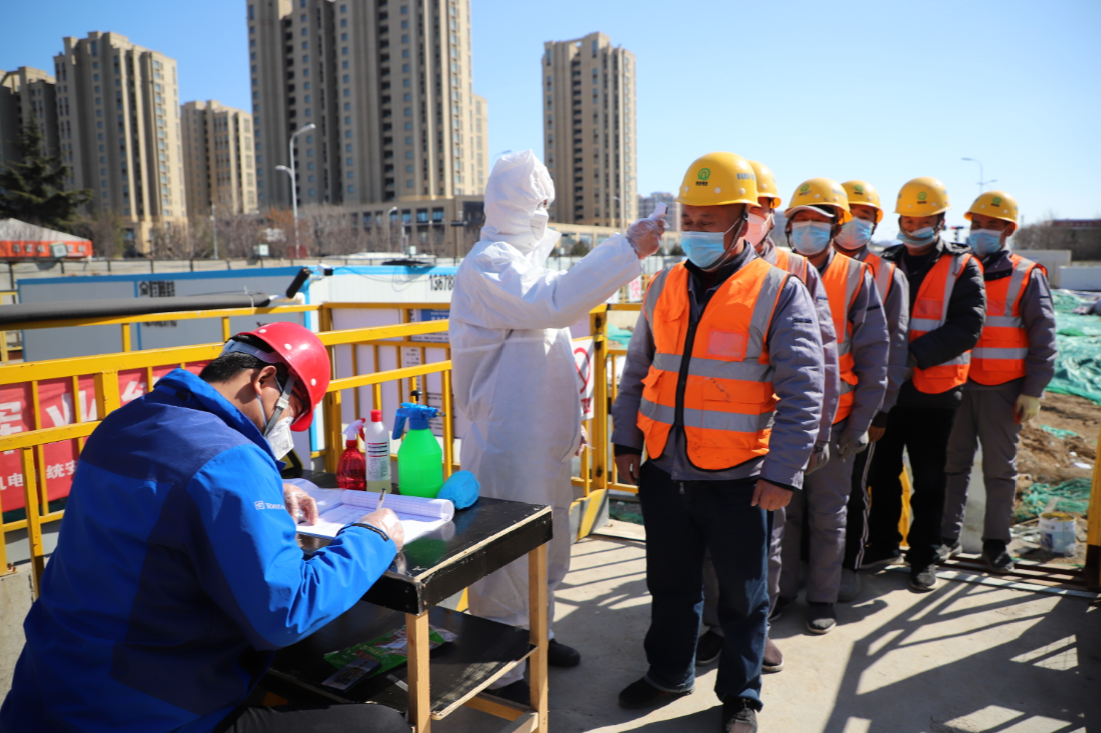 疫情防控不誤工，強(qiáng)大合力拼出“加速度”